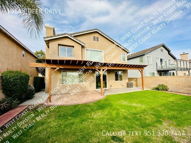 Building Photo - Beautiful Two-Story 4 Bed, 3 Bath Home Plu...