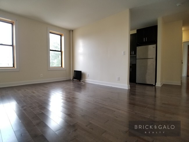 Building Photo - 224-24 Hinckley Pl