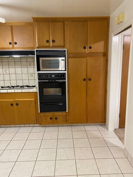 Building Photo - 332 E Landsford St