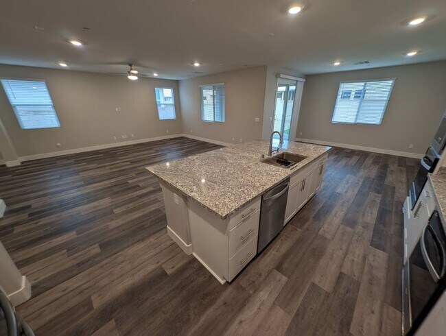 Building Photo - 1039 Forest Falcon Dr