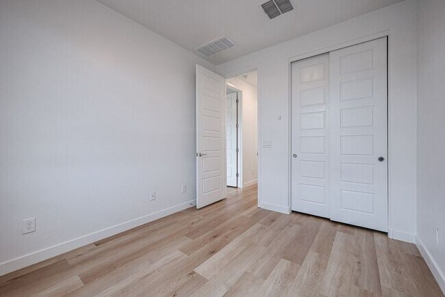 Building Photo - Stunning 4 bedroom, 4 bathroom home in the desirable gated community of Horizon in Chandler