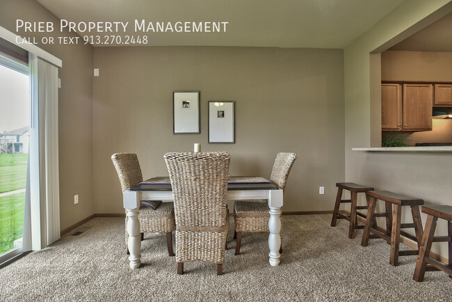 Building Photo - 884 S Woodson Ct