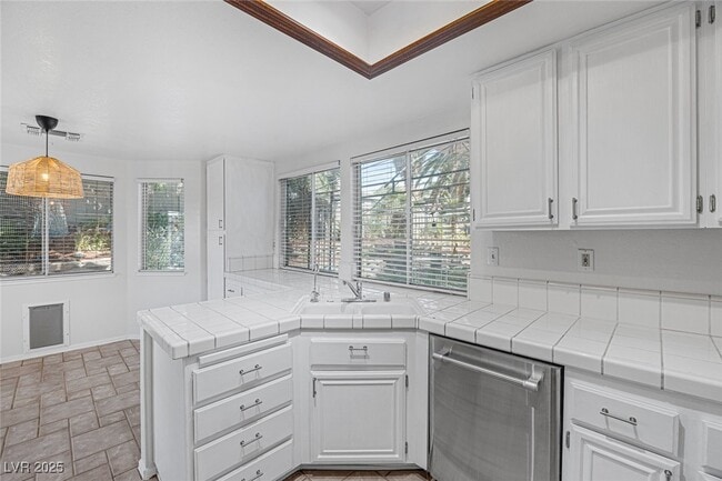 Building Photo - 4517 Inez Dr