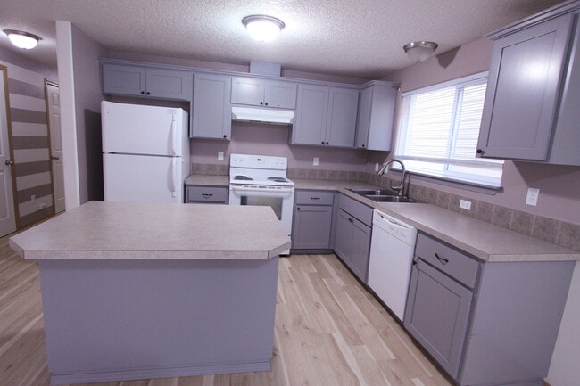 Building Photo - 455 Donna Dr