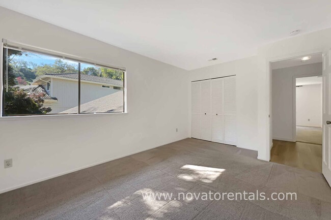 Building Photo - 32 Spinosa Way