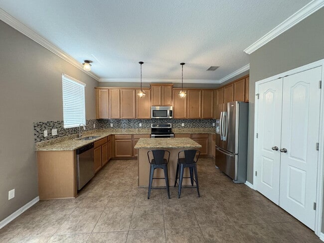 Building Photo - Spacious 5-Bedroom Pool Home with Putting ...