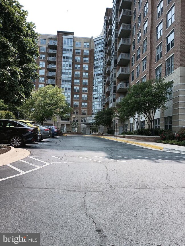 Building Photo - 11800 Sunset Hills Rd