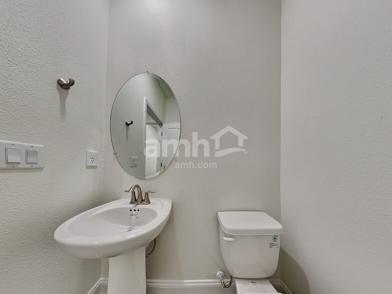 Building Photo - 11596 Bay Hl Cir