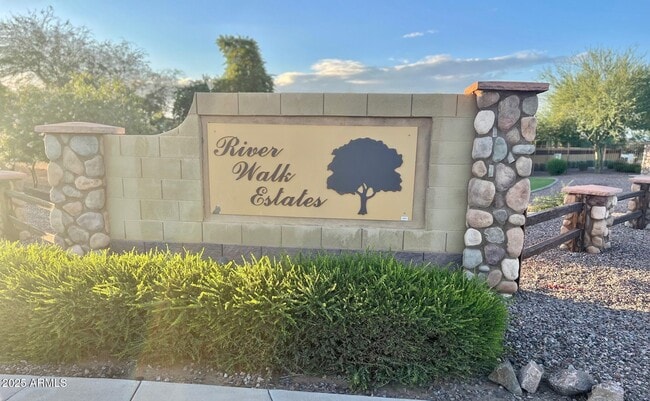 Building Photo - 5623 W Huntington Dr