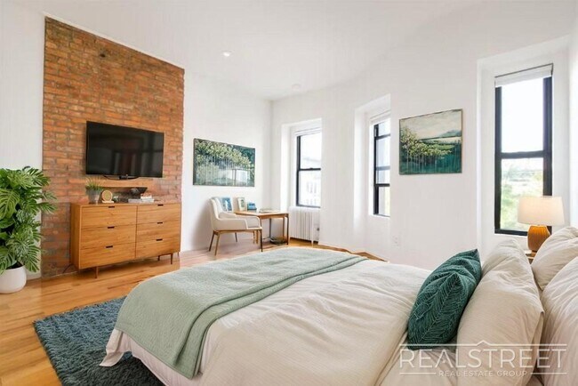 Floorplan - 168 7th Ave