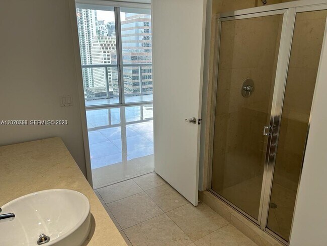 Building Photo - 495 Brickell Ave