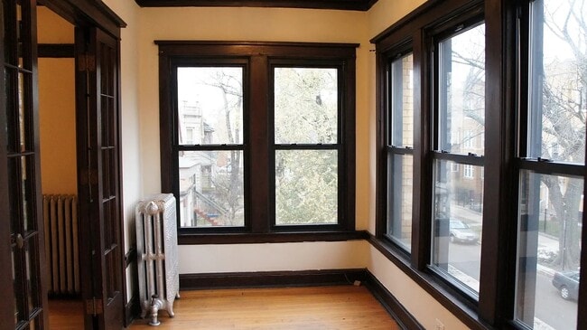 Building Photo - 2428 N Sawyer Ave