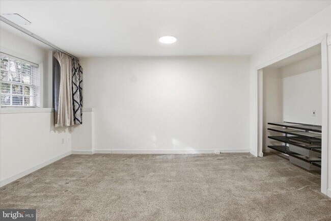 Building Photo - 901 Harrison Cir