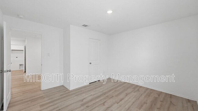 Building Photo - 466 Fairy Duster Dr