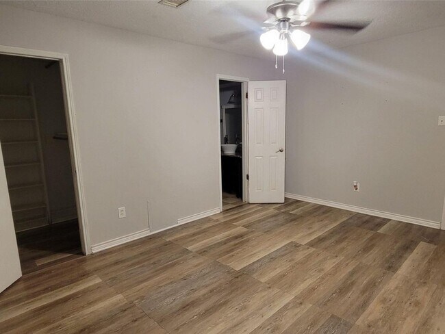 Building Photo - 1918 Crystal Springs Dr