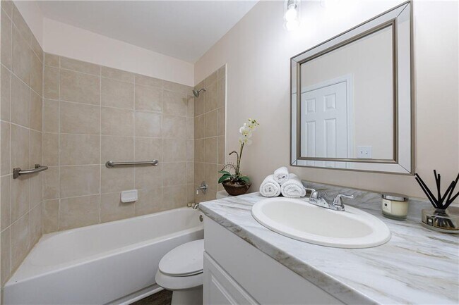 Building Photo - 1248 Falling Water Dr