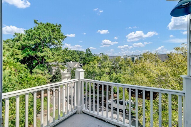 Building Photo - 123 Sabal Ct