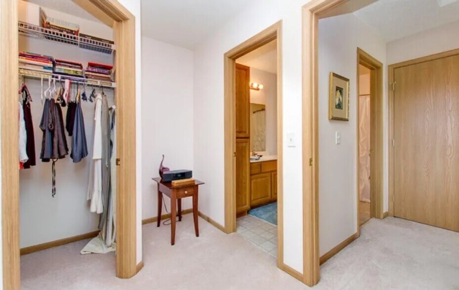 Building Photo - 14 Bridgewater Trl