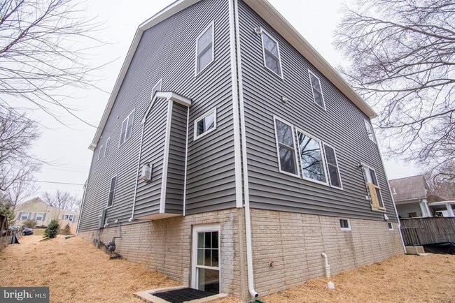 Building Photo - 6928 Regent Ln