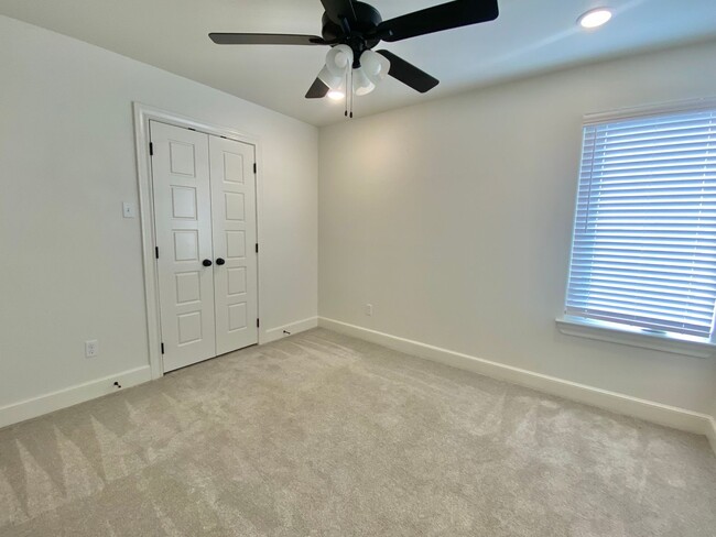 Building Photo - Amazing 4 bed 2.5 now available in Lubbock...