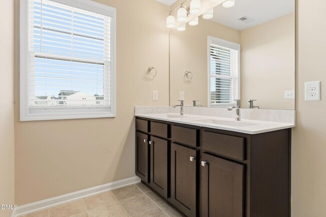 Building Photo - 759 Putney Hl Rd