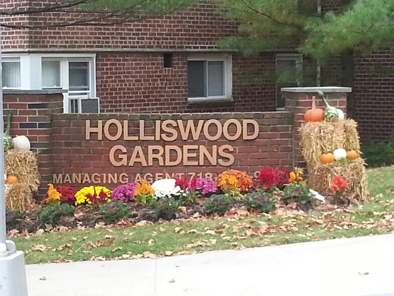 Holliswood Gardens Co-Op - 19638 Pompeii Ave