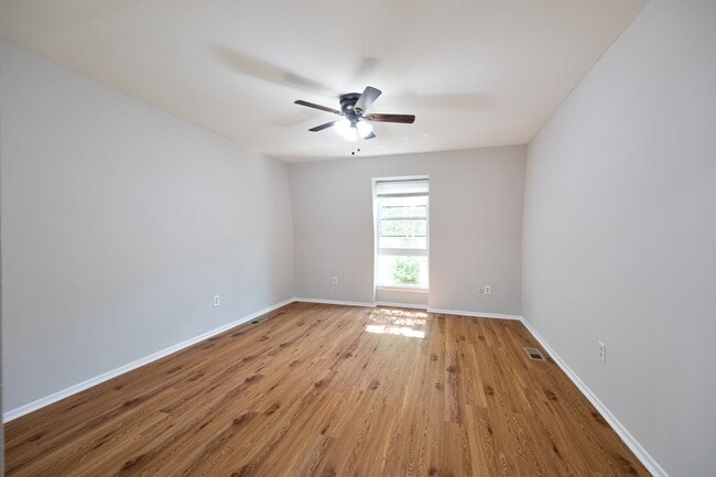 Building Photo - ? Newly Updated 2 Bedroom  1 1/2 BATH in the NORTHEAST near Franklin Mills - Minutes to I95 and R...