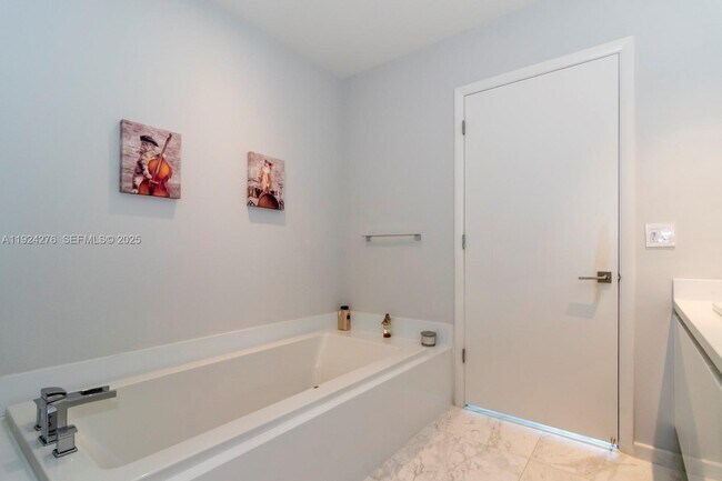 Building Photo - 701 N Fort Lauderdale Beach Blvd