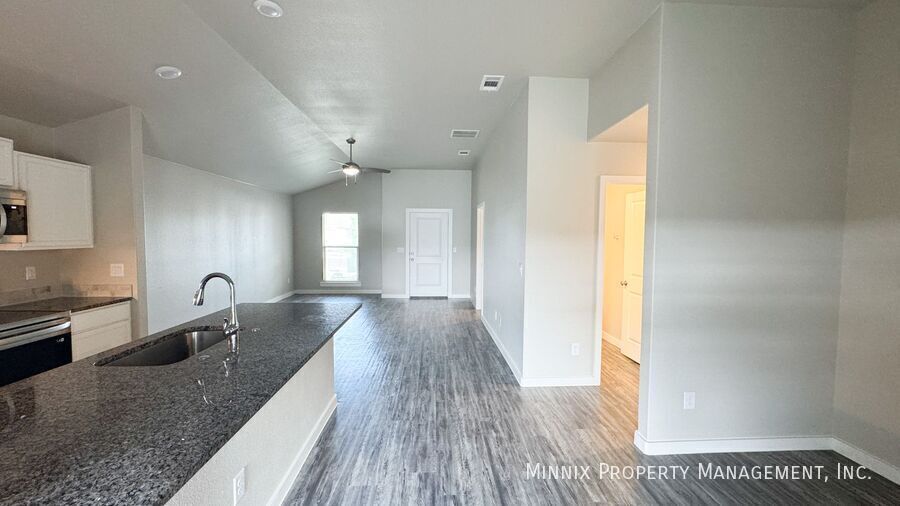 Building Photo - 3219 Abbeville Ave