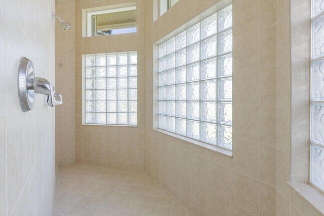 Building Photo - 14716 82nd St N