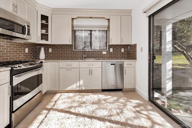 Building Photo - 103 Rambling Brook Rd