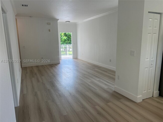 Building Photo - 372 NE 26th Pl