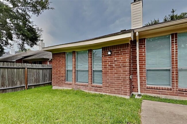 Building Photo - 7010 Apple Oak Ct