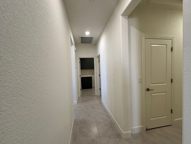 Building Photo - Gorgeous 5 Ridges Home with Spectacular Mountain Views!