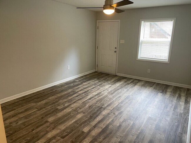 Building Photo - 5907 Lone Oak Dr SW