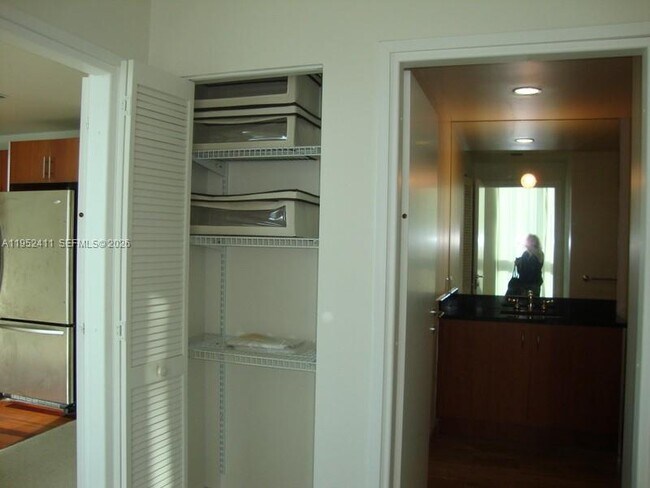 Building Photo - 300 S Biscayne Blvd