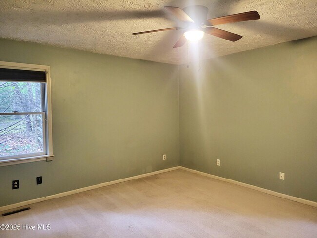 Building Photo - 316 Stornoway Dr