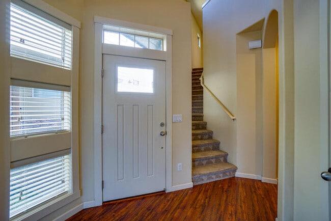 Building Photo - BEAUTIFUL THREE BEDROOM HOME IN FELIDA