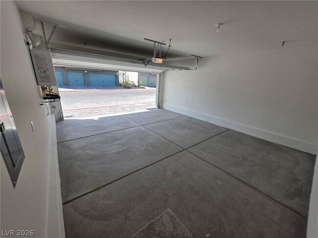 Building Photo - 4234 Vivenda St