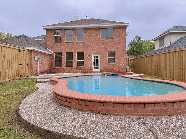 Building Photo - 9114 Woodlake Dr