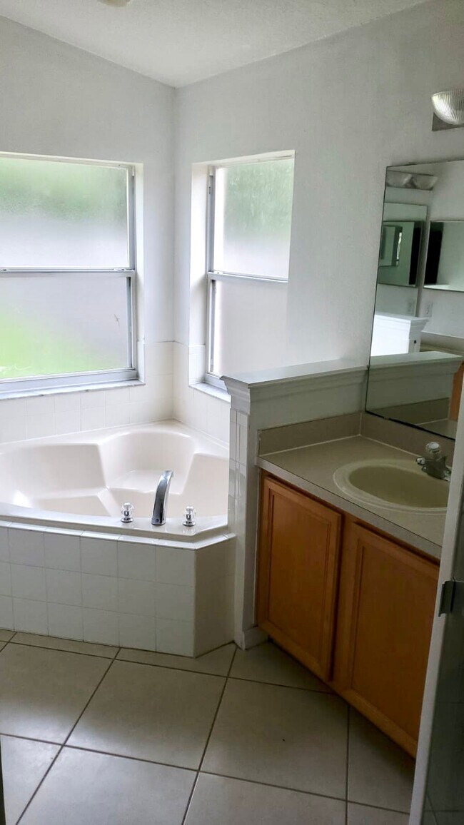 Building Photo - 12750 Sophiamarie Loop