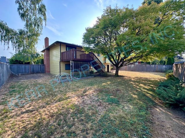 Building Photo - Charming 3-Bed Troutdale Home with Spacious 2,114 Sq Ft Layout & 2.5 Baths!