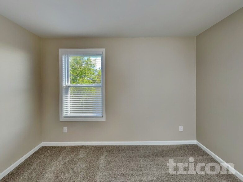 Building Photo - 319 Imperial Ct