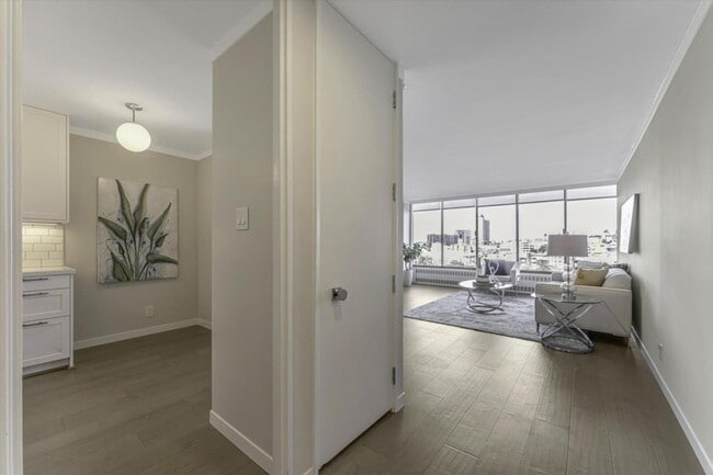 Building Photo - 565 Bellevue Ave