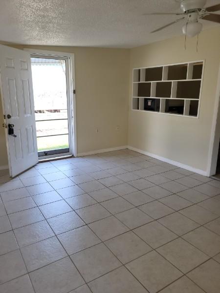 Building Photo - 10635 Kim Ln