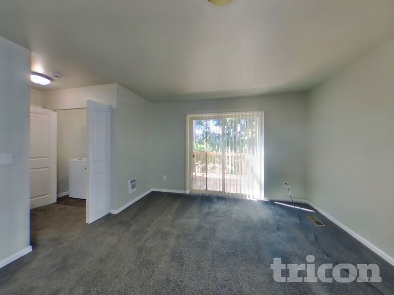 Building Photo - 1924 Kelowna Place Southest