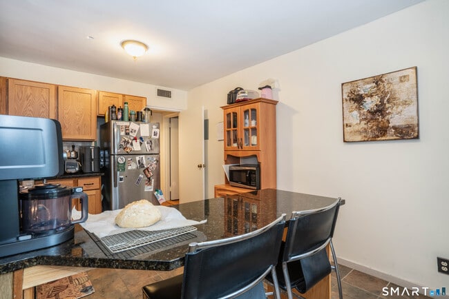 Building Photo - 20 Outlook Ave