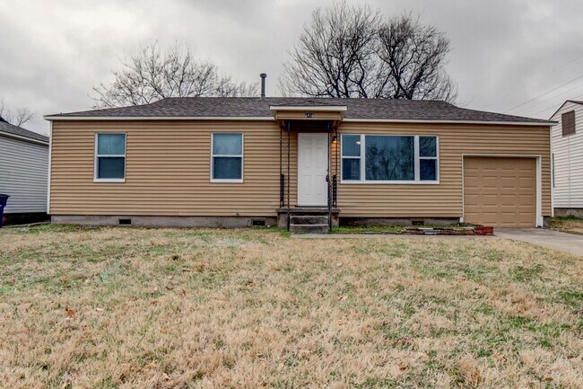 Building Photo - 3 Bed / 1 Bath in Tulsa!