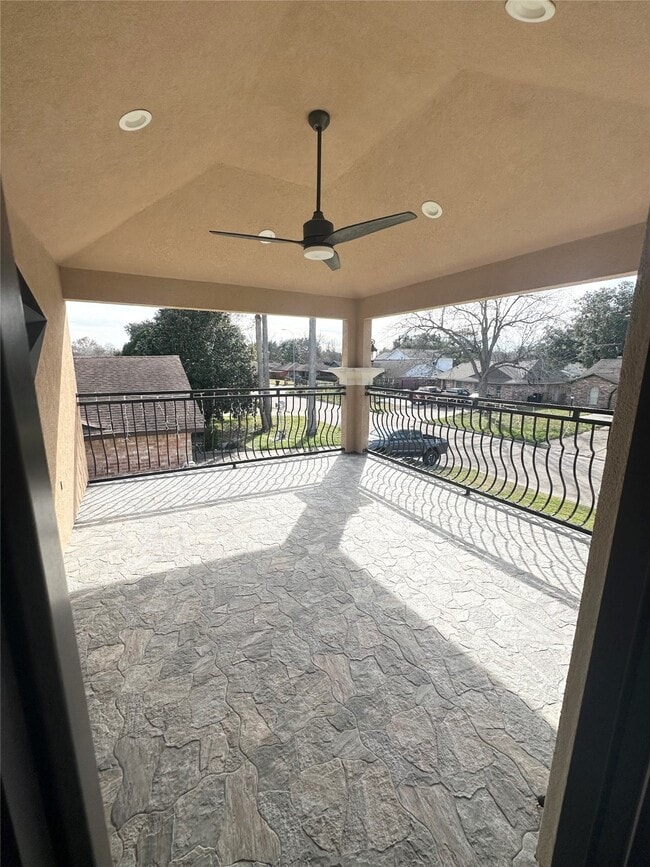 Building Photo - 10518 Pleasanton Dr