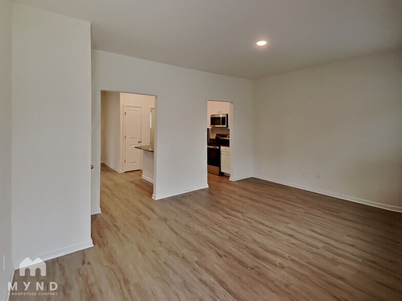 Building Photo - 819 W Walnut Ave